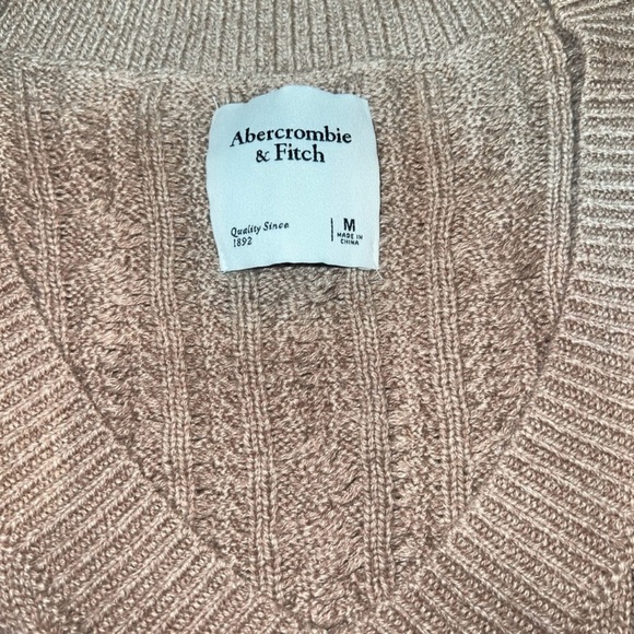 Abercrombie & fitch cable v-neck sweater vest with side notch size M - Picture 4 of 4